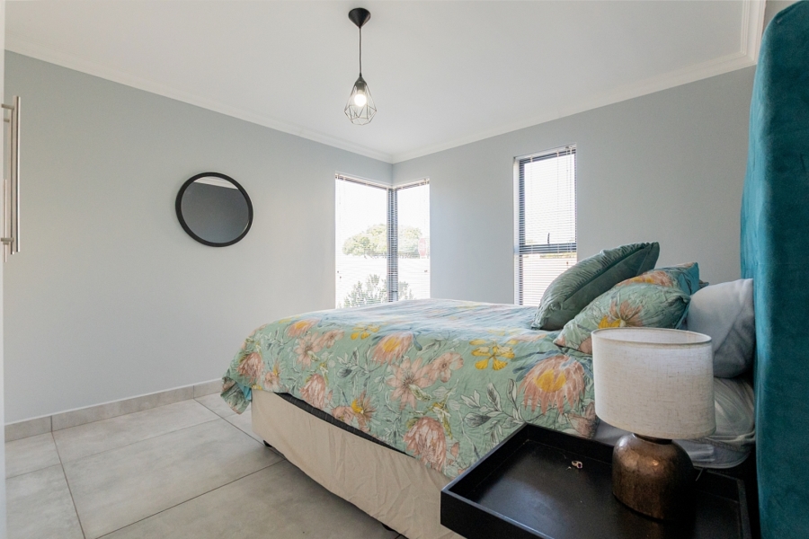 To Let 3 Bedroom Property for Rent in Calypso Beach Western Cape